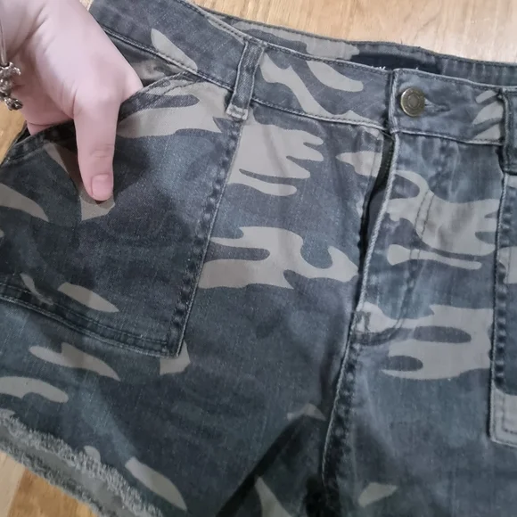Jay Jays camo denim shorts - Picture 4 of 9